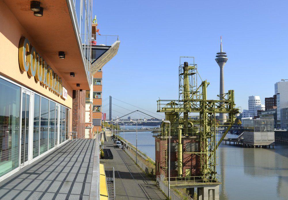 Courtyard By Marriott Duesseldorf Hafen Hotel Екстериор снимка