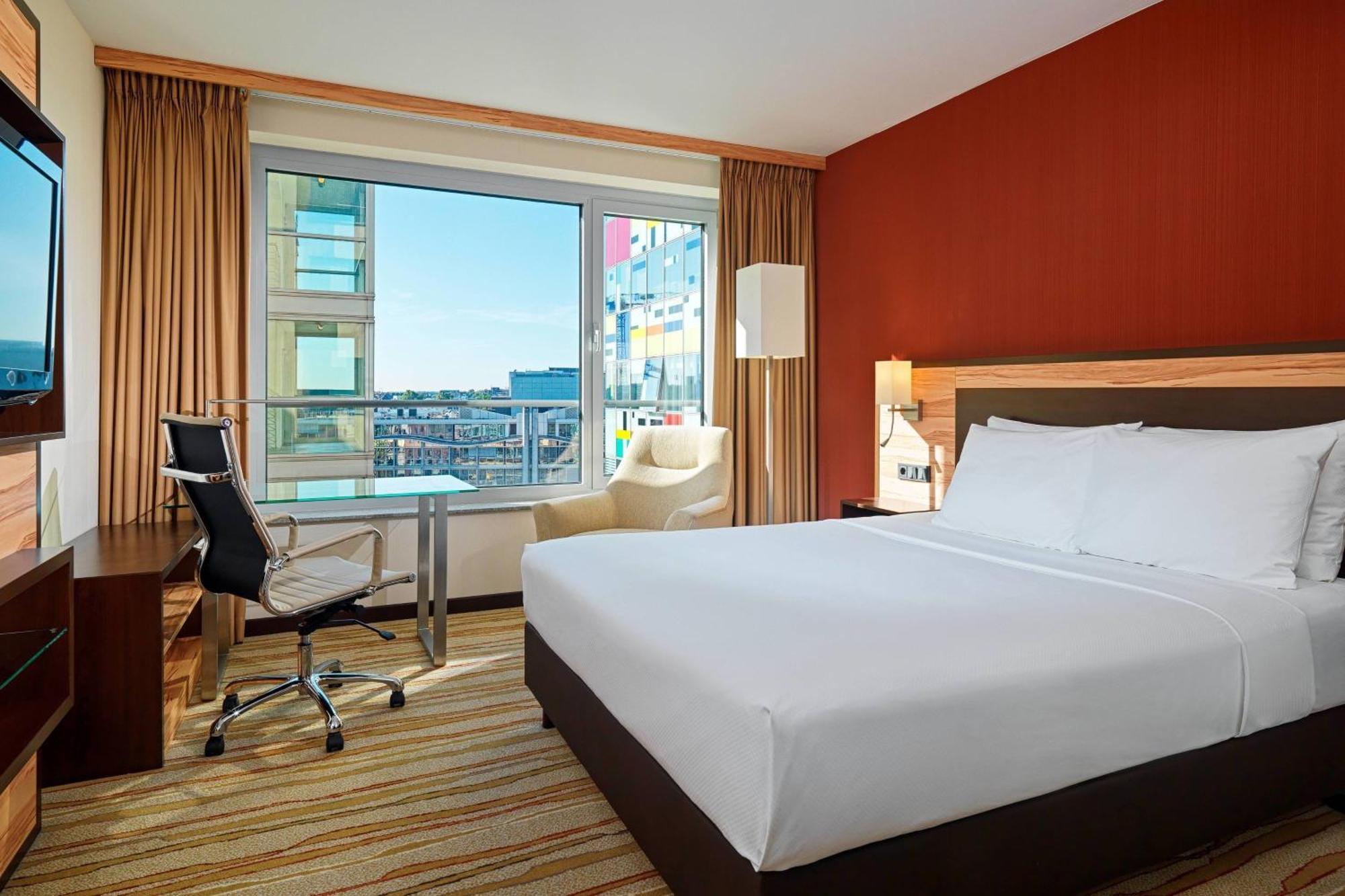 Courtyard By Marriott Duesseldorf Hafen Hotel Екстериор снимка
