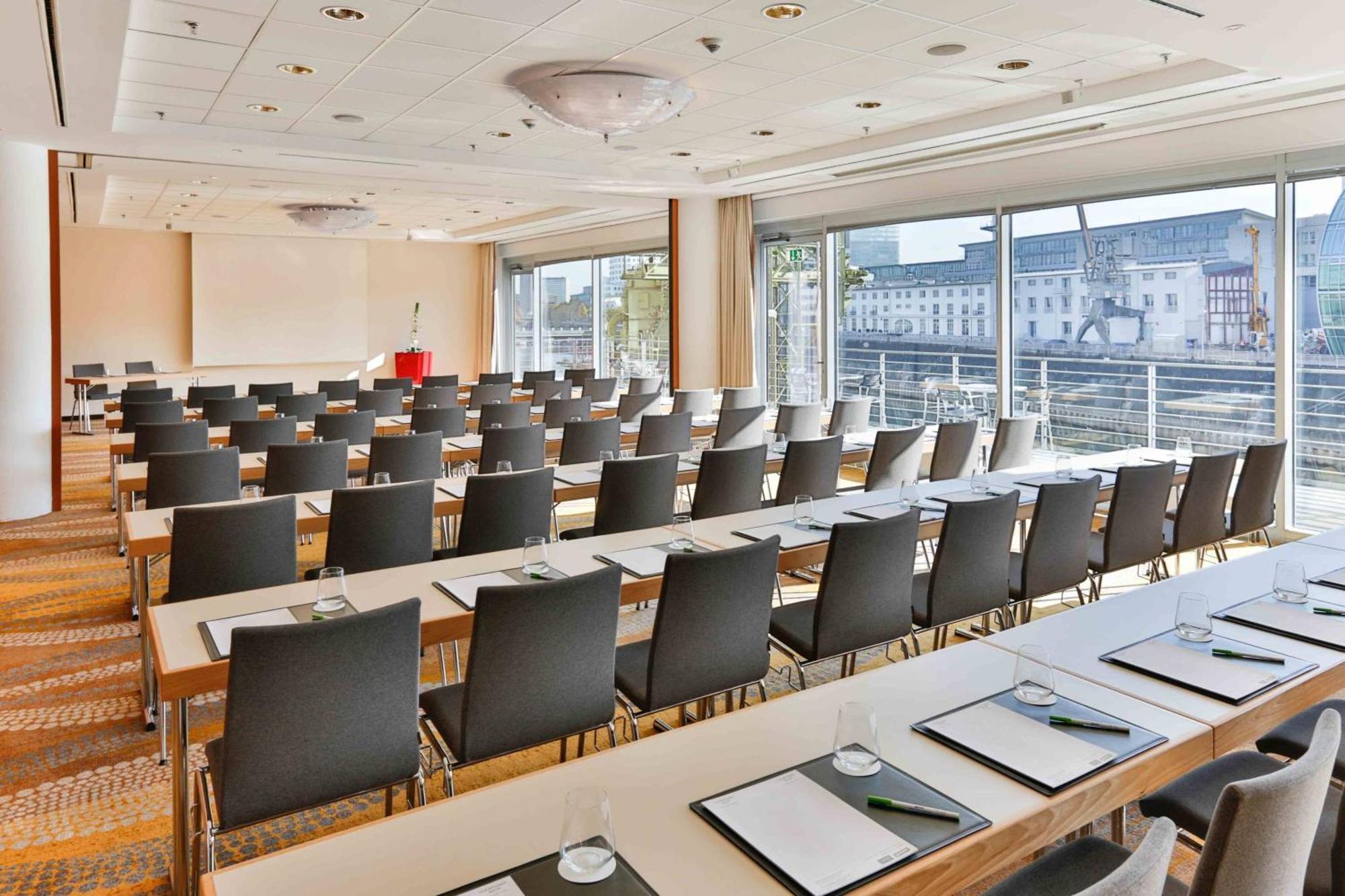 Courtyard By Marriott Duesseldorf Hafen Hotel Екстериор снимка