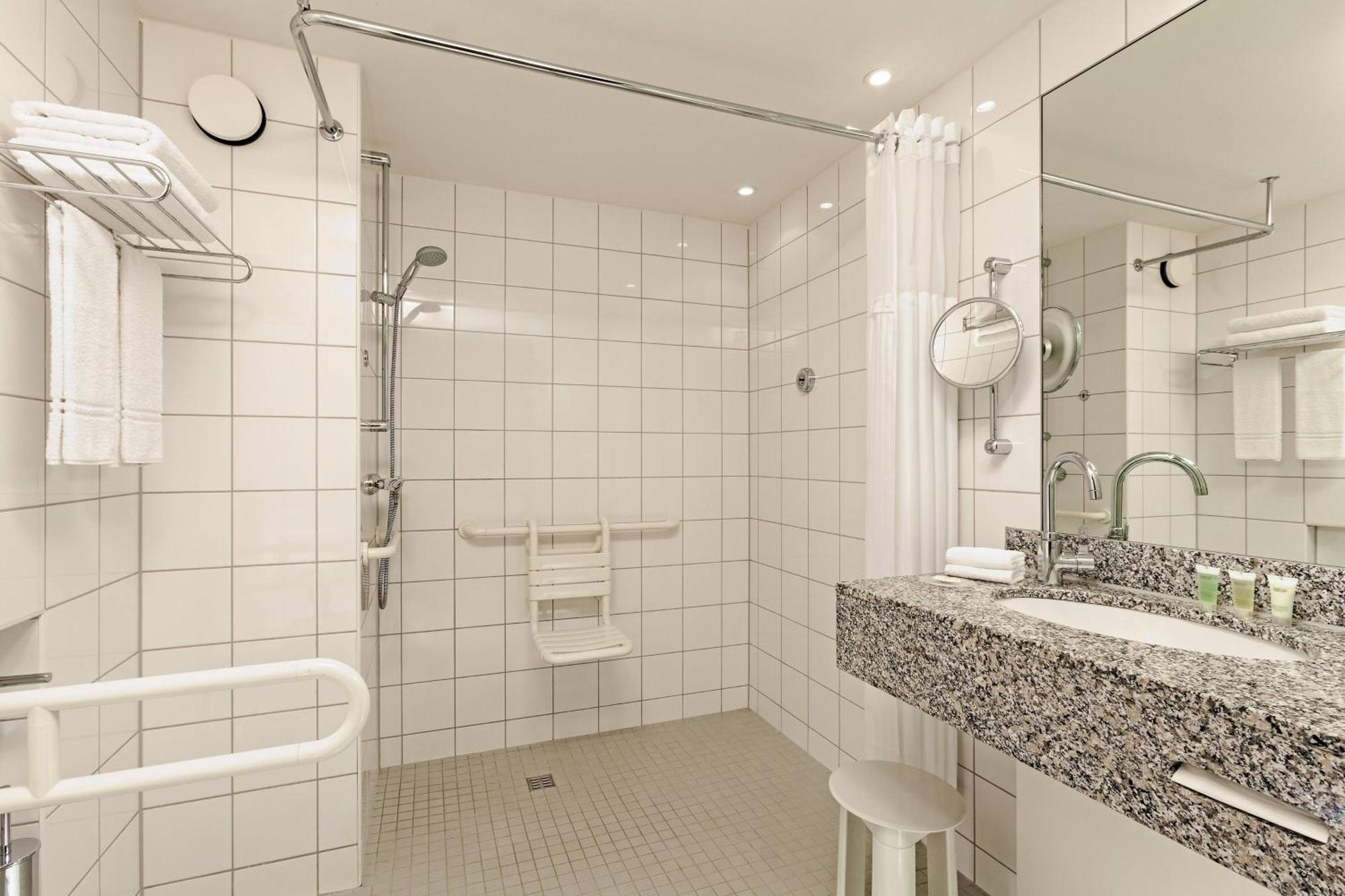 Courtyard By Marriott Duesseldorf Hafen Hotel Екстериор снимка