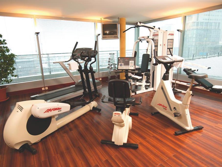 Courtyard By Marriott Duesseldorf Hafen Hotel Екстериор снимка