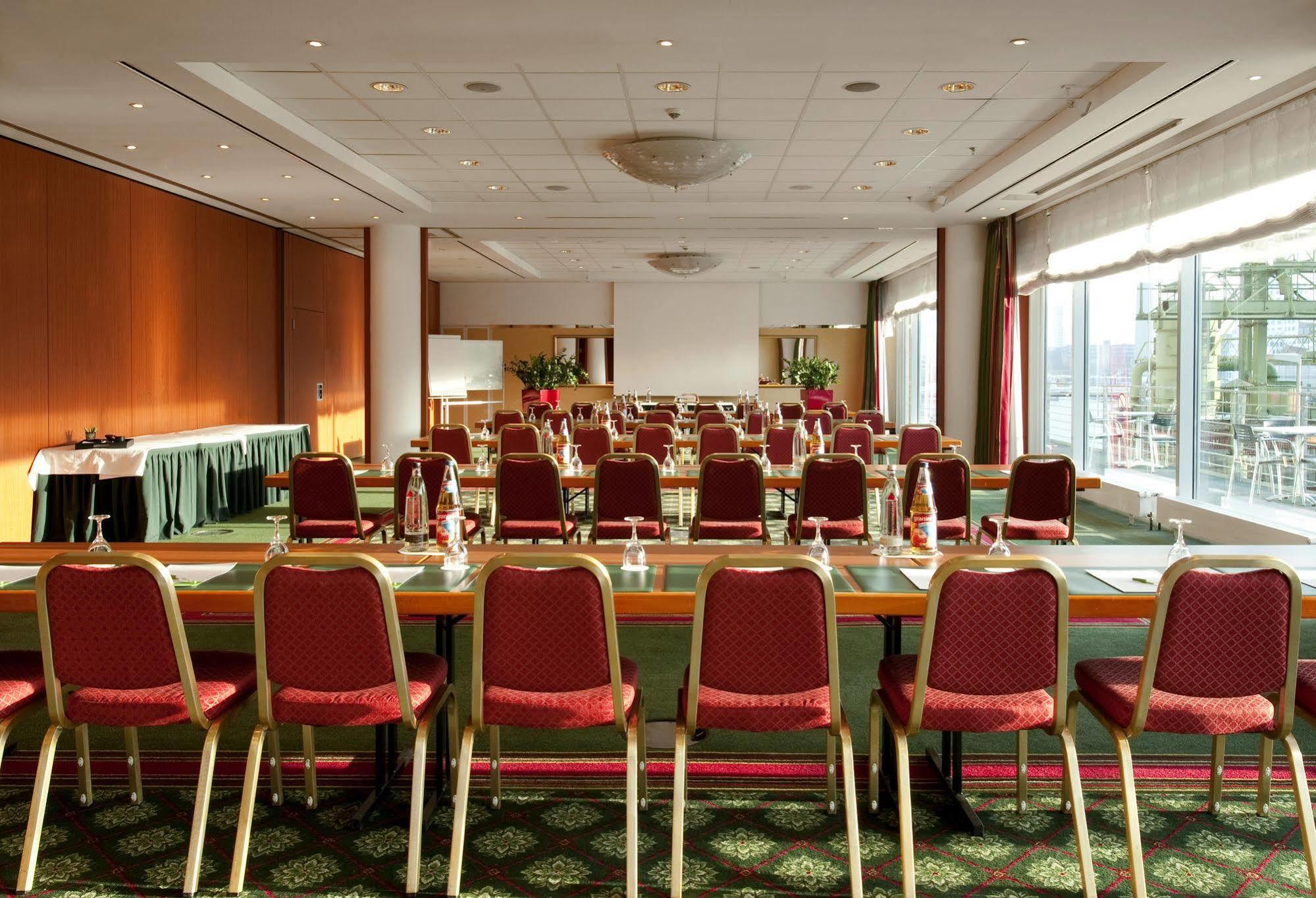 Courtyard By Marriott Duesseldorf Hafen Hotel Екстериор снимка