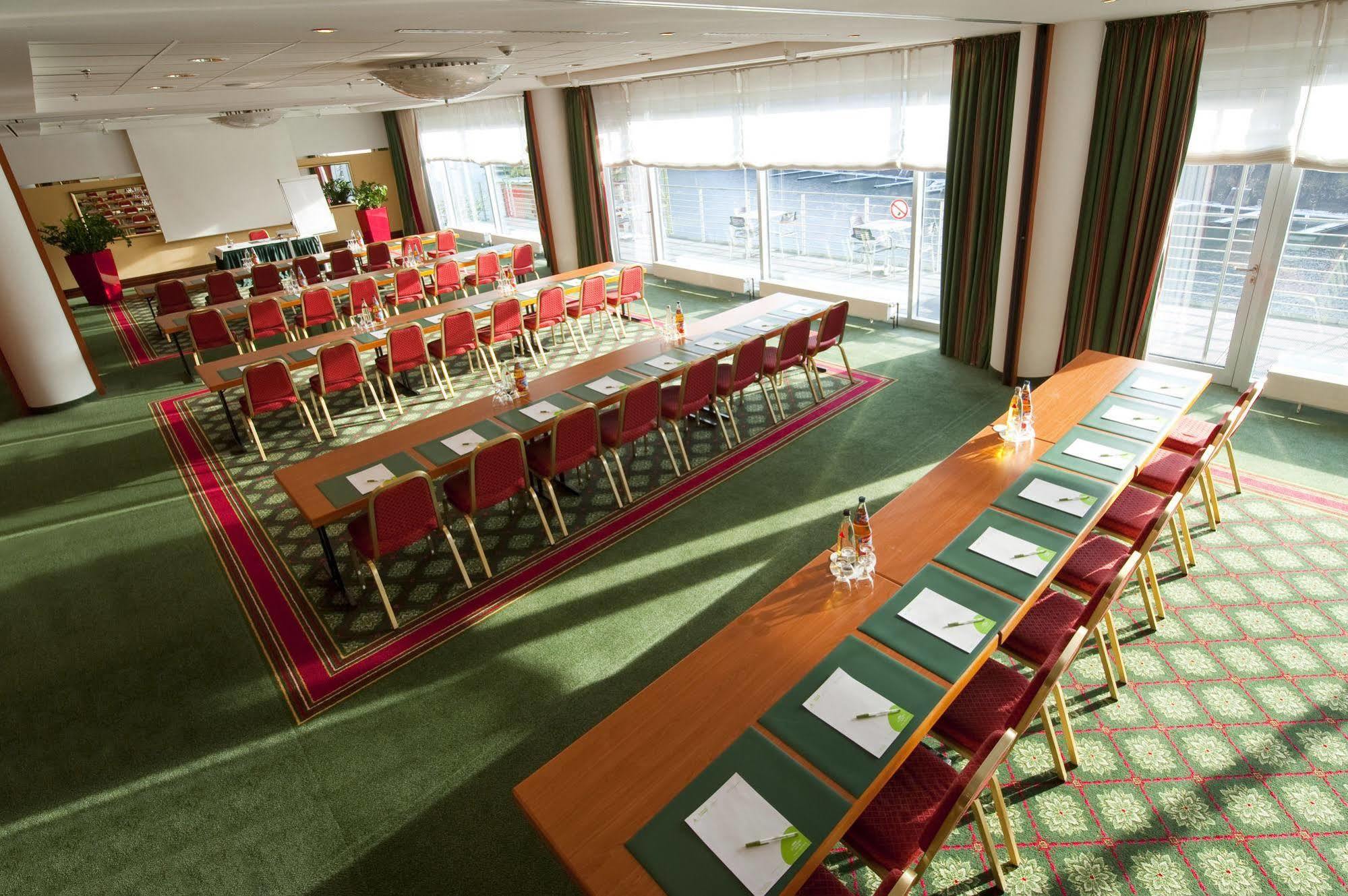 Courtyard By Marriott Duesseldorf Hafen Hotel Екстериор снимка