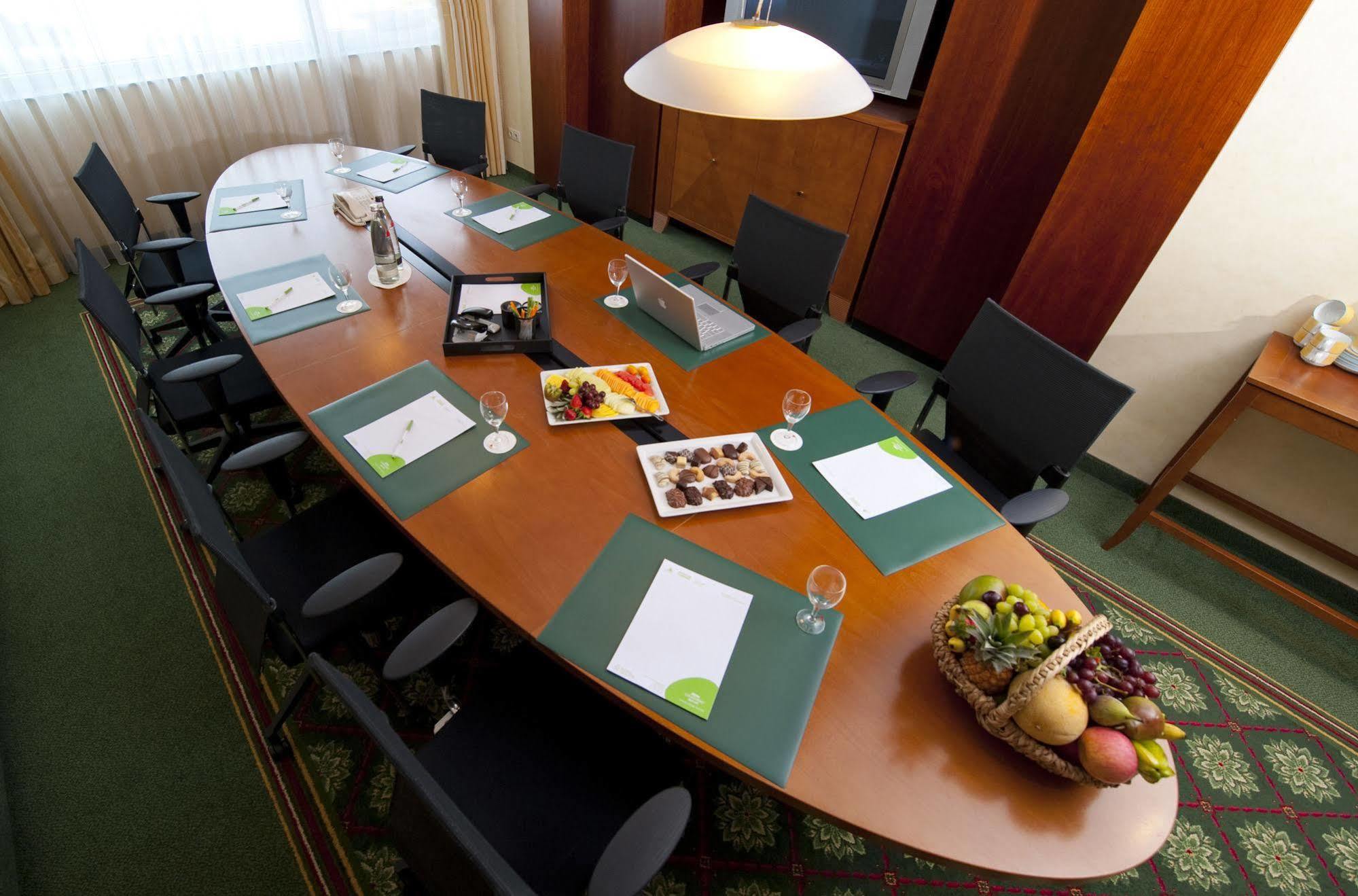 Courtyard By Marriott Duesseldorf Hafen Hotel Екстериор снимка