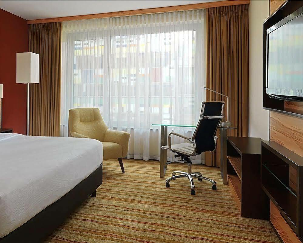 Courtyard By Marriott Duesseldorf Hafen Hotel Екстериор снимка